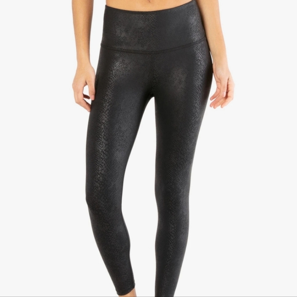 EUC Beyond Yoga Shine Legging Snake Print size XS‎